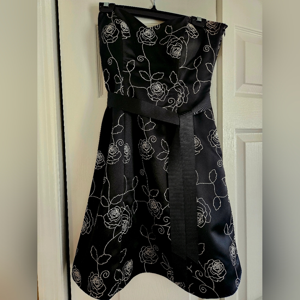 EUC White House Black Market Cocktail Dress